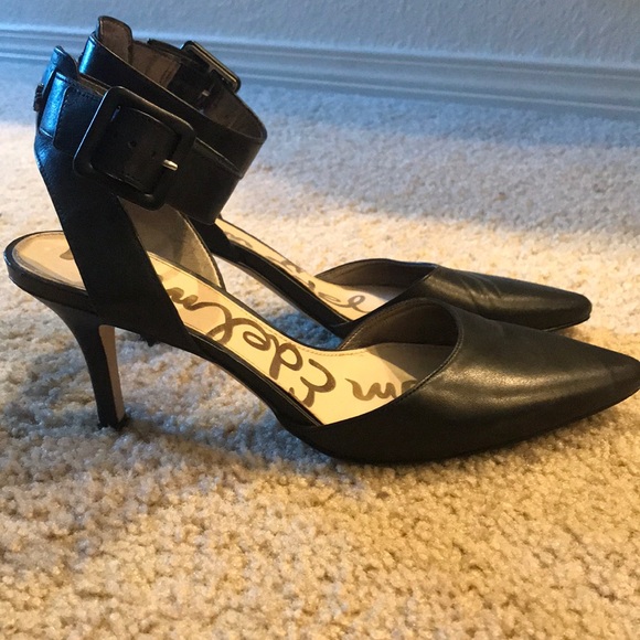 Black pointed toe heels - Picture 3 of 4
